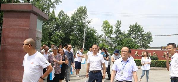 木兰中学开展固定党日暨党员教育实践活动